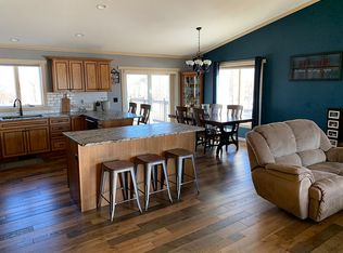 1090 Robin Rd NE, Grand Forks, ND 58201