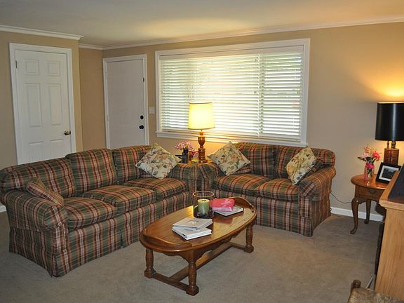 5th image of 180 Cloverwood Dr