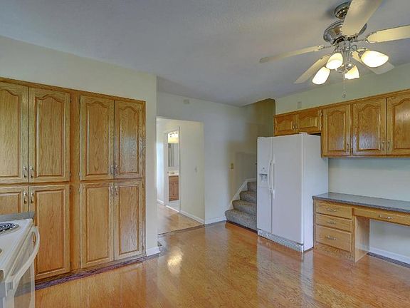 5th image of 205 W Division St