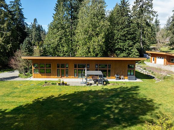 4th image of 990 Chaster Rd