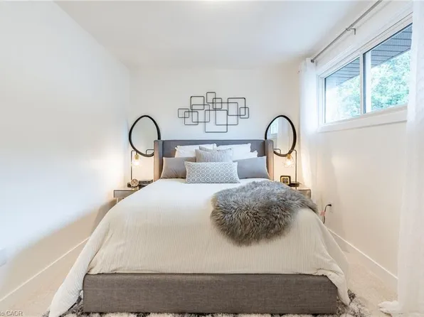 22 Woodman Dr N, Hamilton, ON L8H 2M5