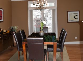 351 Brownstone Dr #351, St Charles, IL 60174