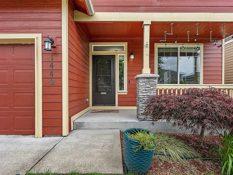 1440 Farina Loop SE — Photo 3