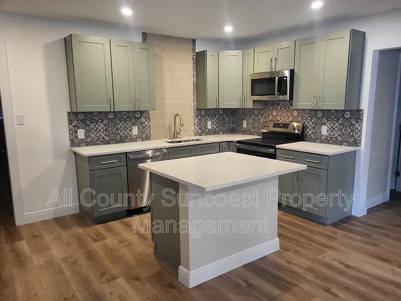 3 bed, 2.0 bath, $2,995 — Photo 2