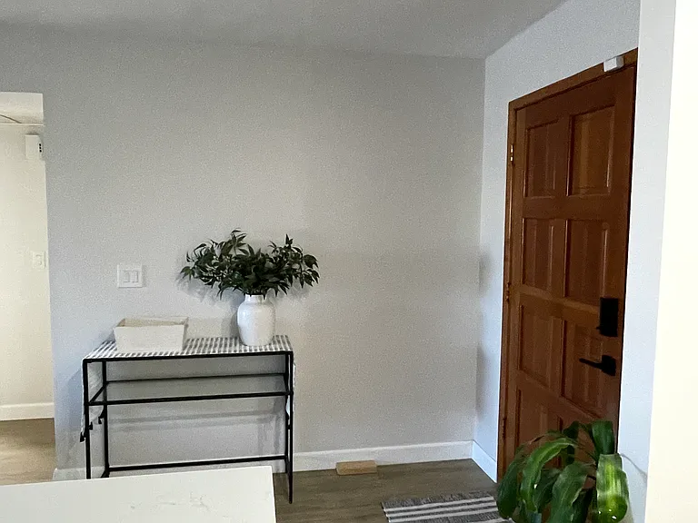 1316 E Susan Ln — Photo 6