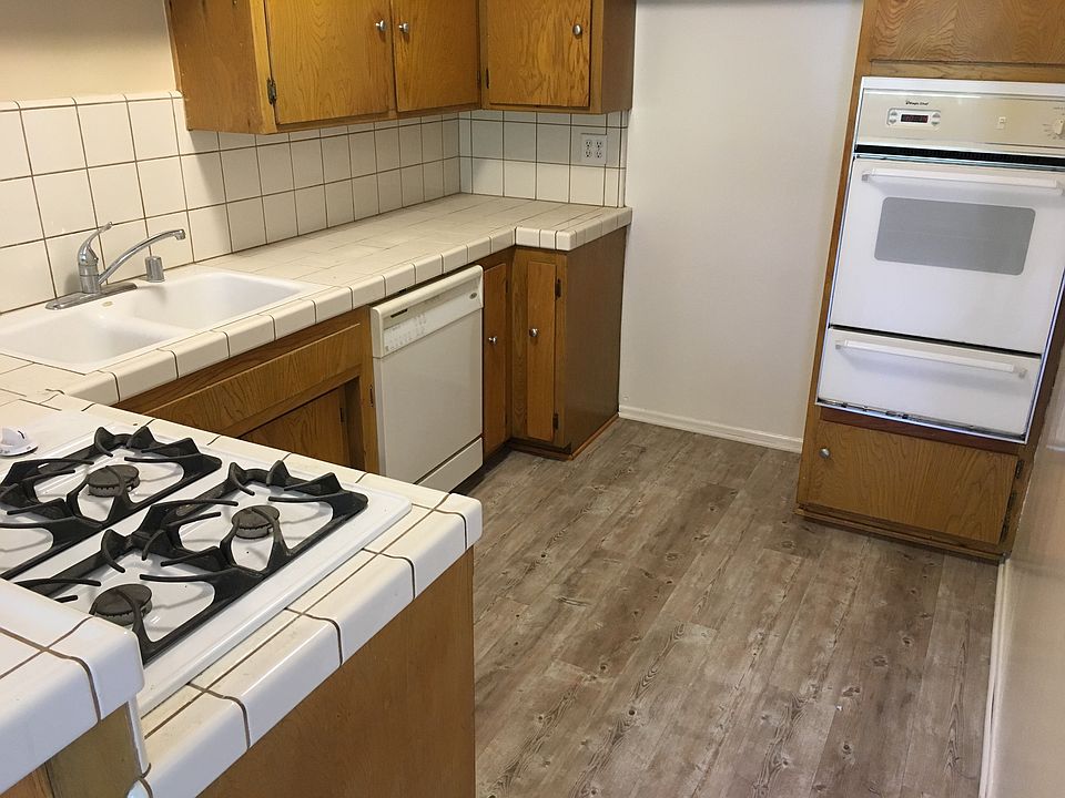 2nd image of 8740 Owensmouth Ave APT 4