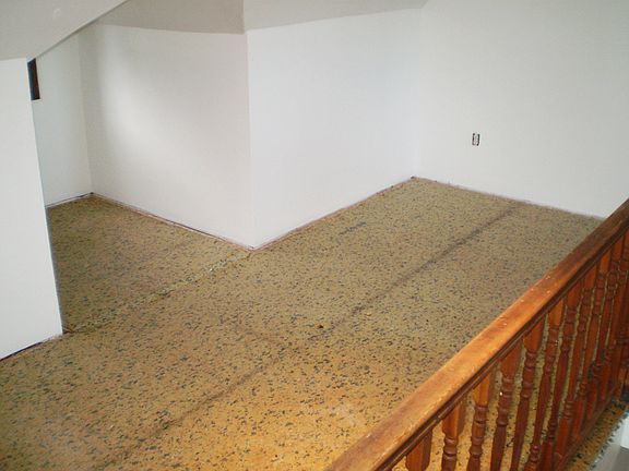 5th image of 229 Burbank Ave