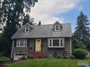 17 Moore Ave, Waldwick, NJ 07463