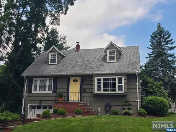 17 Moore Ave, Waldwick, NJ 07463