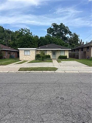 195 Ravan Ave — Photo 2
