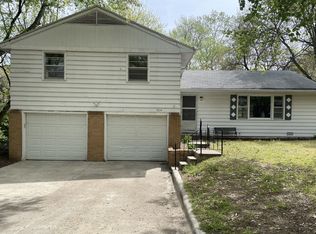 904 SW Mifflin Rd, Topeka, KS 66606
