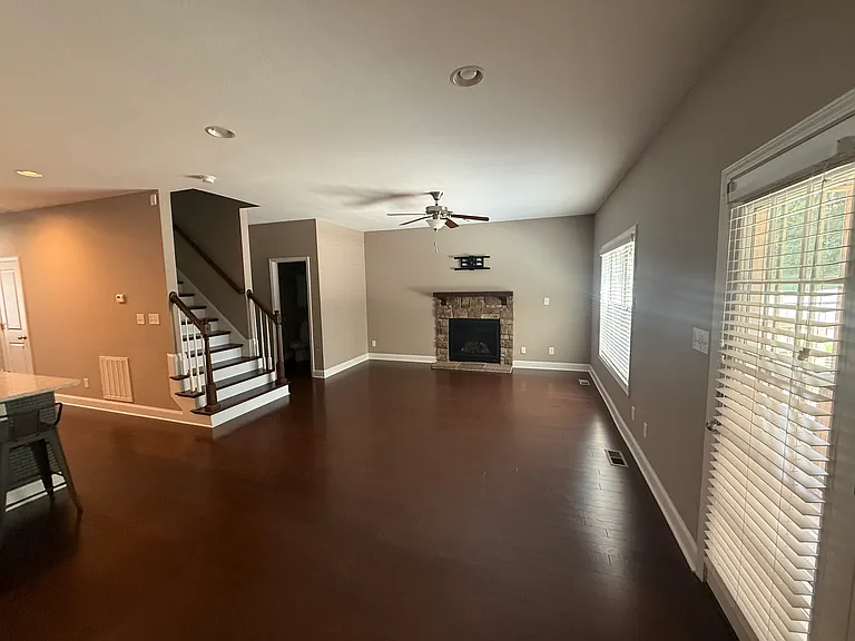 1616 Silver Spur Ln — Photo 28