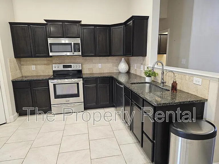 806 E 93rd St — Photo 11
