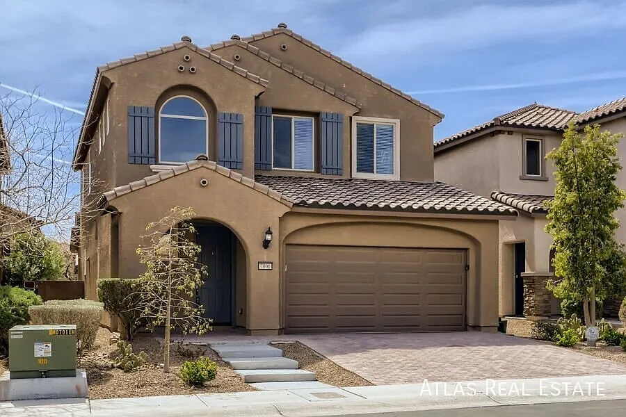 Mountains Edge, 2-Story Home with Primary Bedroom Downstairs! Large LOFT! — Photo 3