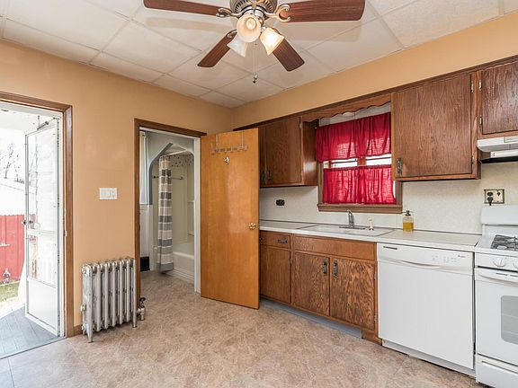 5th image of 74 N Thomas Ave #1