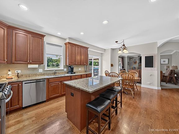 4th image of 661 Hickman Ln