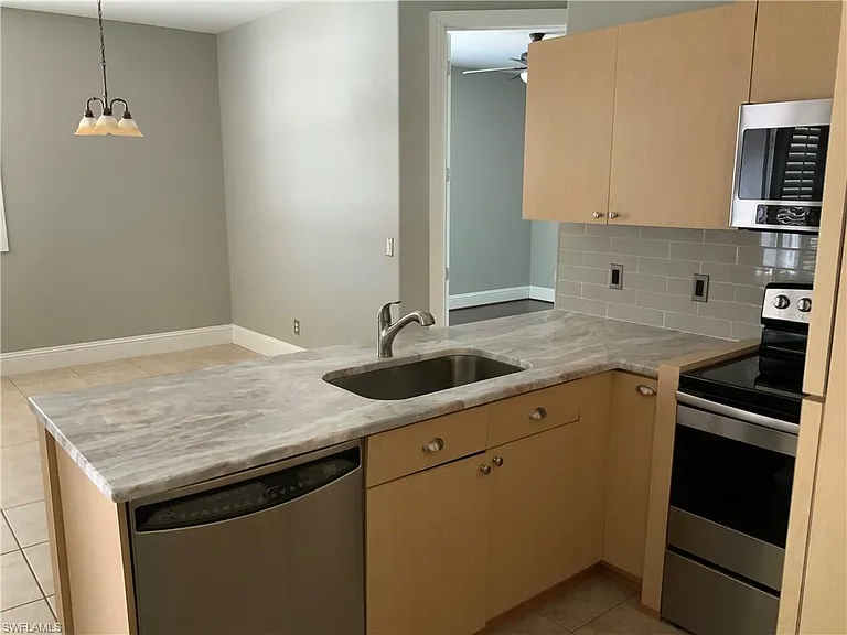2715 SW 2nd Pl — Photo 15