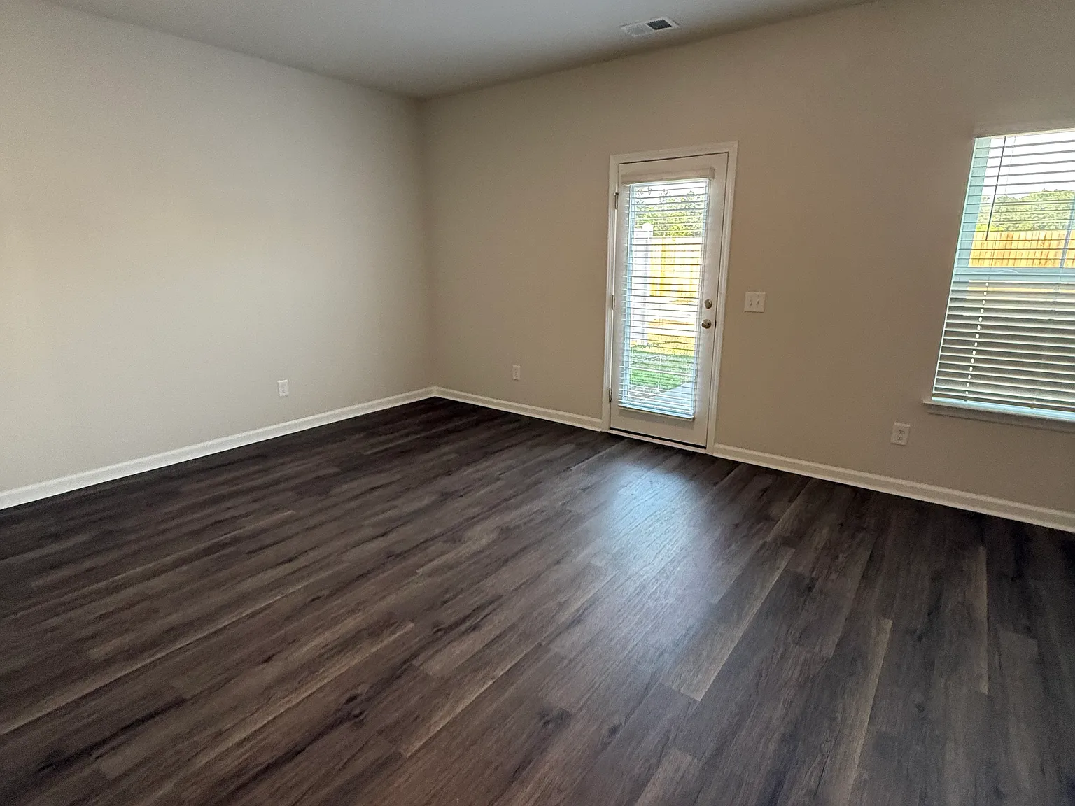 3 bed, 1696 sqft, $2,000 — Photo 4