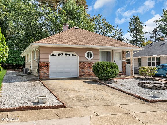3rd image of 39 Mount Katadin Dr