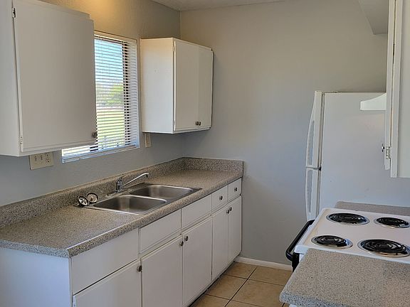 3rd image of 221 E Olive St #10895430