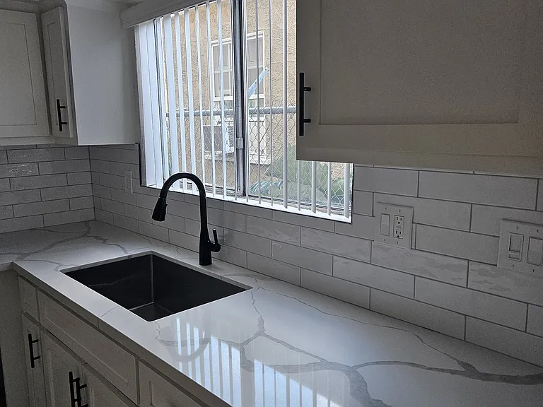 222 E South St #3 — Photo 6