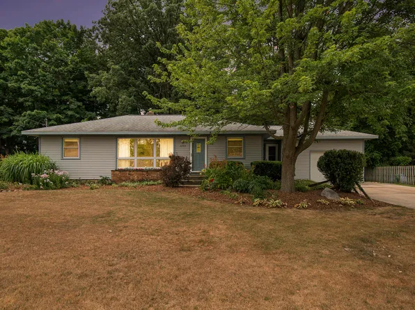 1200 Elmwood Dr, Jenison, MI 49428