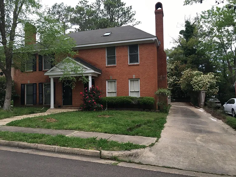 954 Glastonbury Cir #B — Photo 1