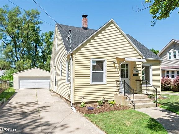 3rd image of 115 Wesley St SE