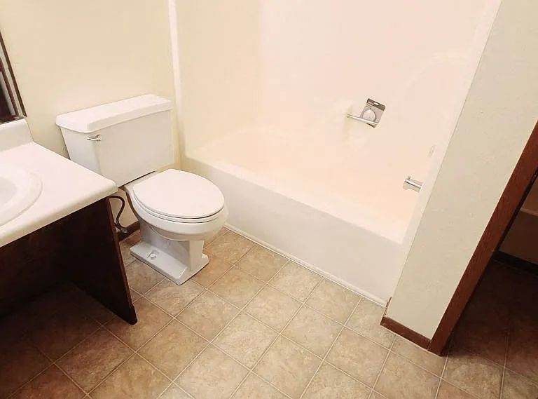 Windsor Crest Apartments — Photo 56