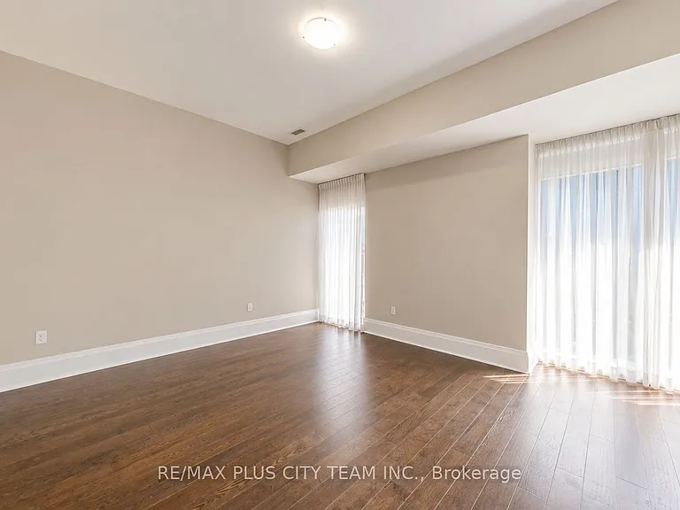 29 Queens Quay E #Townhouse 122 — Photo 14