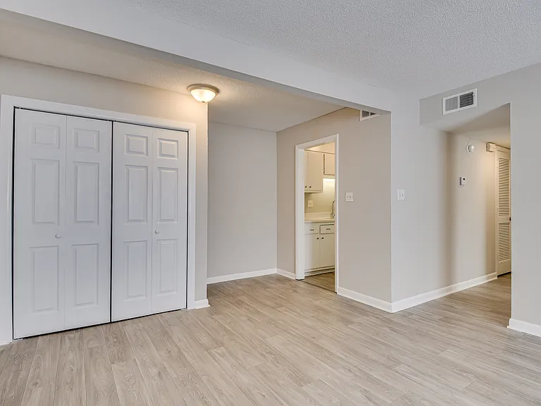 Emmanuel Place Apartments — Photo 19