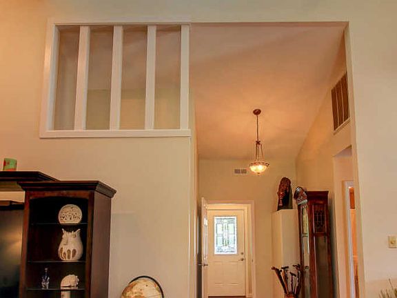 5th image of 402 Sea Gate Dr