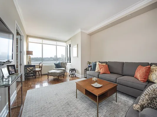 Sold by Sotheby's International Realty | media 12