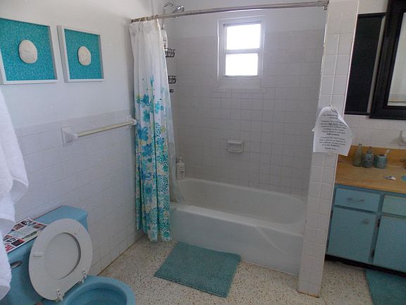 Master bath tub/shower