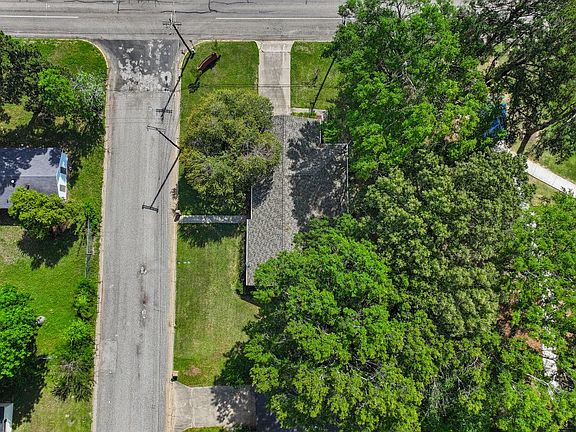 4th image of 1007 Forrest Ln