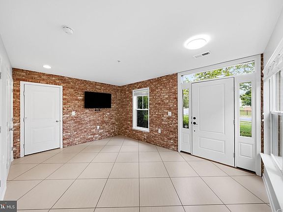 5th image of 1402 Wheyfield Dr