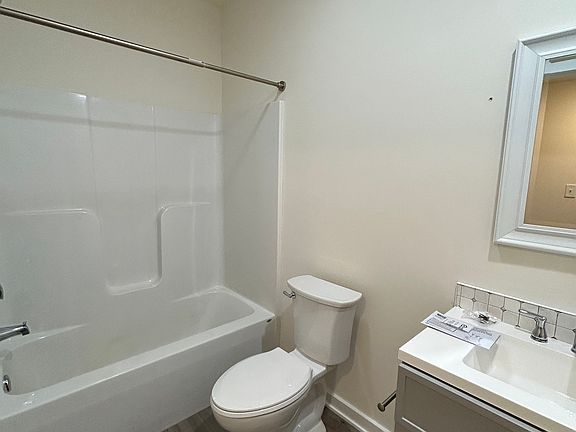 5th image of 147 N Church St #7