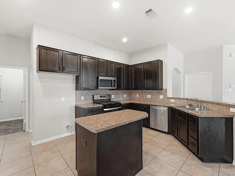 5211 Cayenne Ln — Photo 9