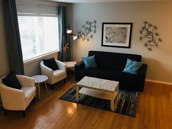 5th image of 2124 Burton Dr Unit 220