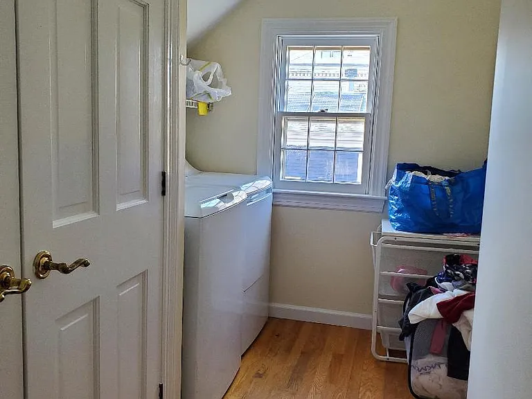 19 Grand Ave — Photo 32