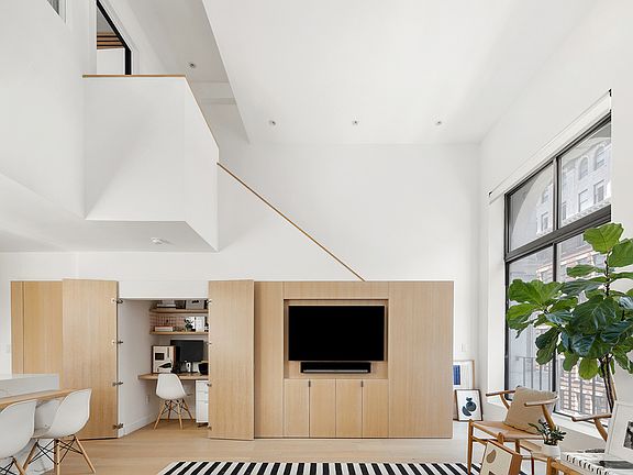 2nd image of 77 Bleecker St APT 826