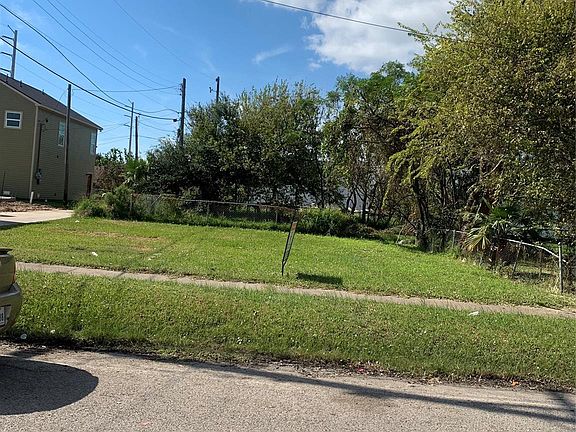 2nd image of 709 39th St