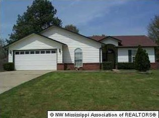 3890 Woodland Dr, Horn Lake, MS 38637