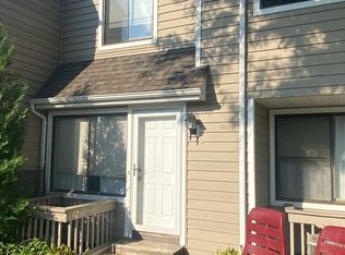 42 Peddlers Dr, Branford, CT 06405