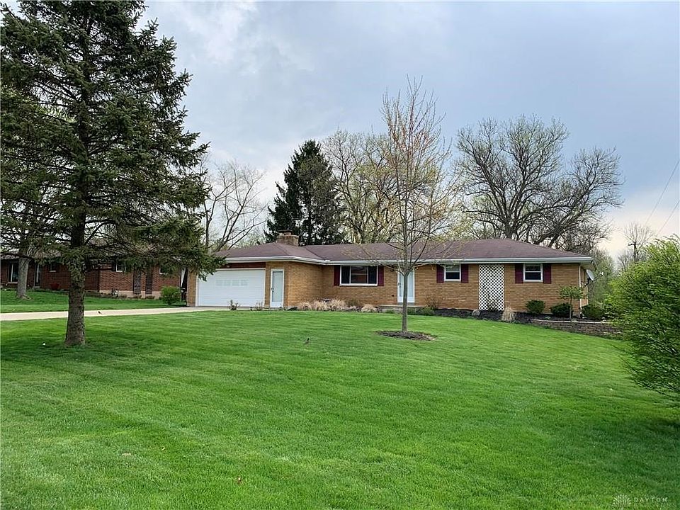 Welcome Home to 885 Winesap Drive Beavercreek, Ohio