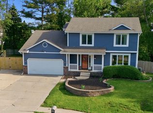 4460 90th St, Urbandale, IA 50322