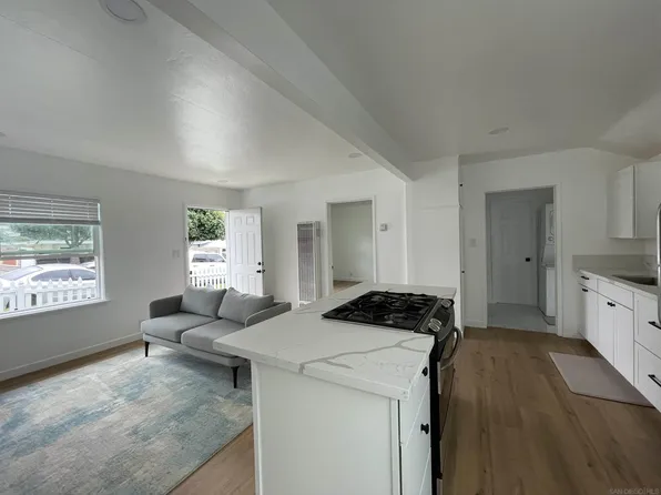 218-220 E Connecticut Ave, Vista, CA 92084