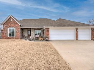 420 N Parkhill Loop, Bartlesville, OK 74006
