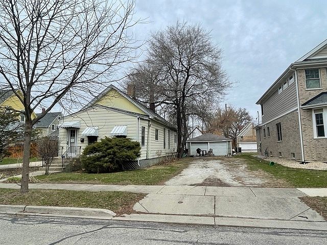 2nd image of 311 E Franklin Ave