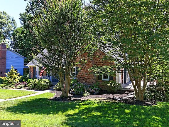 5th image of 3719 Camelot Dr